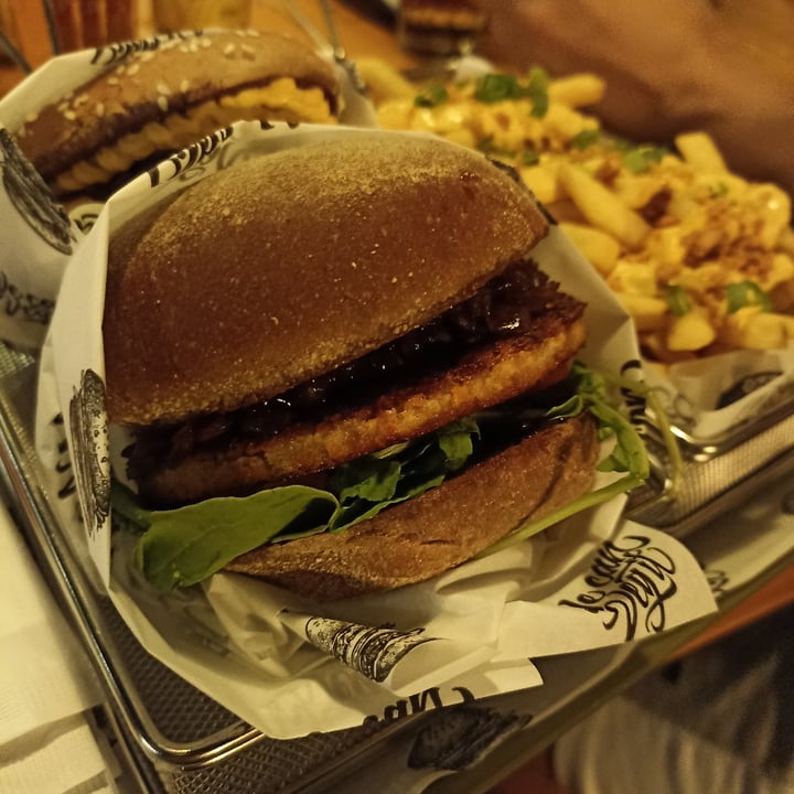 photo of We Can Veg It Double chicken cheddar shared by @wallacelopes on  06 Feb 2022 - review