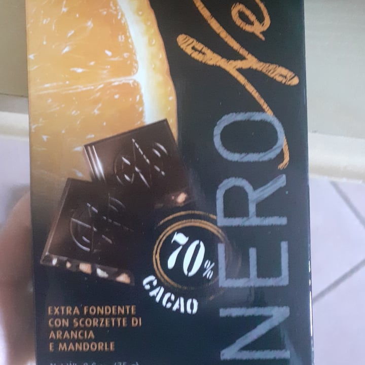 photo of Novi Nero nero 70% Con Scorzette di Arancia e Mandorle shared by @iosonoedgavd on  26 Mar 2022 - review