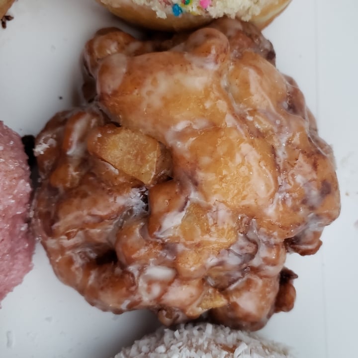 review photo of Beechwood Doughnuts Apple Fritter shared by @metalmel666 on 10 Dec 2021 - review