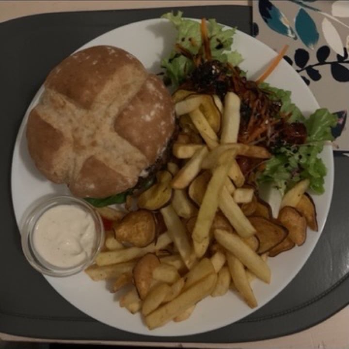 review photo of Mel & Limão Veggie Burger shared by @maiwenn12 on 25 Apr 2020 - review