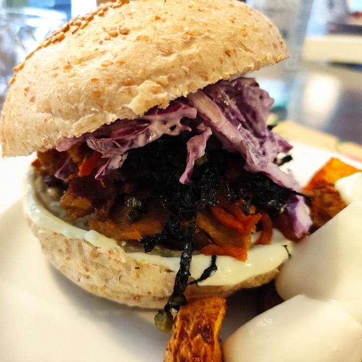 photo of Dulcamara Vegan Bakery & Bistrot Veg burger gourmet shared by @ambras on  30 Oct 2022 - review