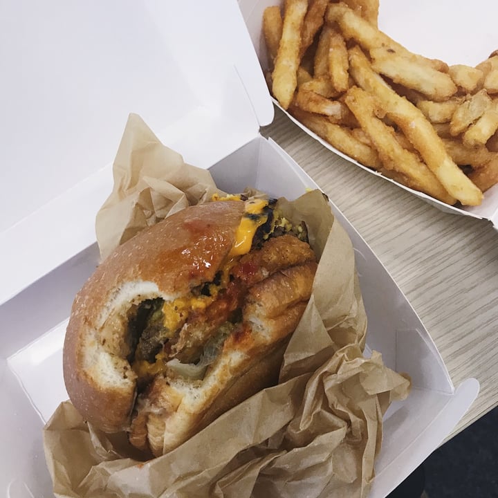 photo of Love Handle  Breakfast Burger shared by @mariaubergine on  24 Jul 2020 - review