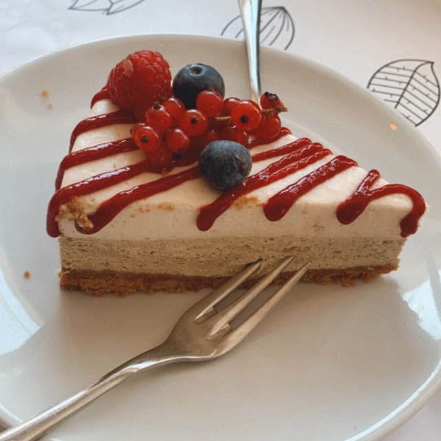 Photo of the dish “Cheesecake al cioccolato bianco e lamponi”
