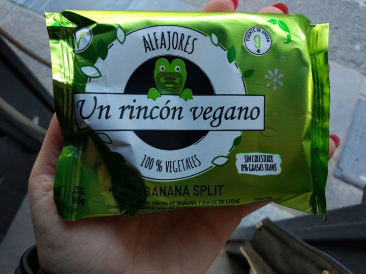 photo of Un Rincón Vegano Alfajor Banana Split shared by @evelyneich on  01 Aug 2019 - review