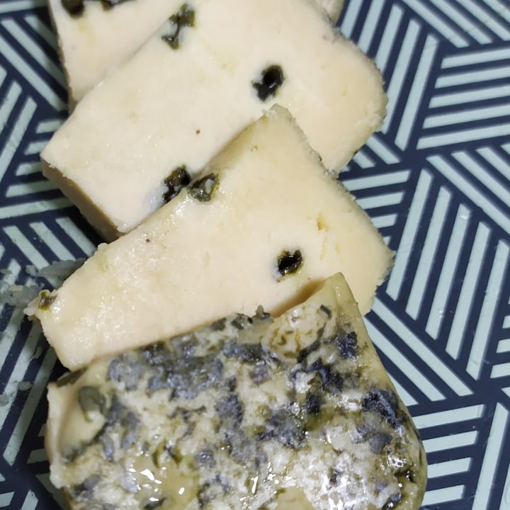 photo of Veg seed Gorgonzola vegano shared by @alessandrats on  30 Jul 2022 - review