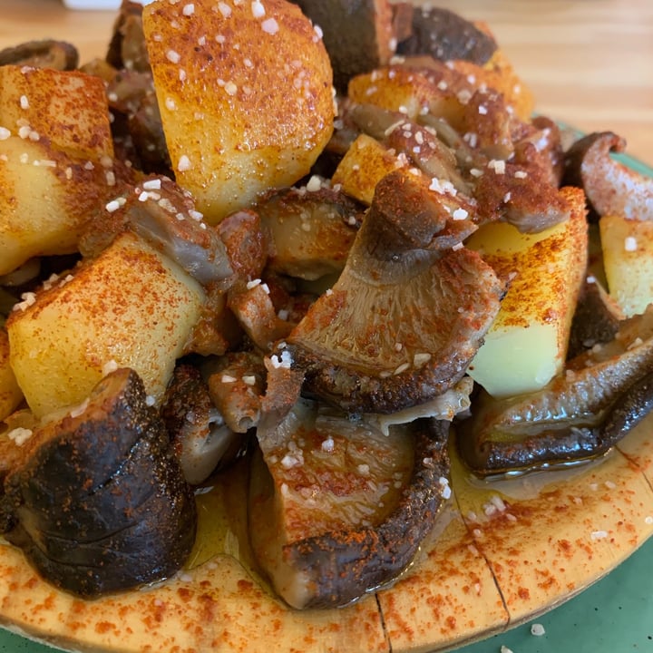 review photo of Entre Pedras Café Bar Vegano Cogumelos á feira shared by @platanoconpan on 14 May 2021 - review