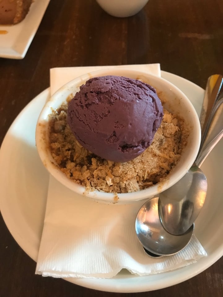 photo of Veg Peach Cobbler With Blueberry Ice-Cream shared by @sam0729 on  27 Sep 2019 - review