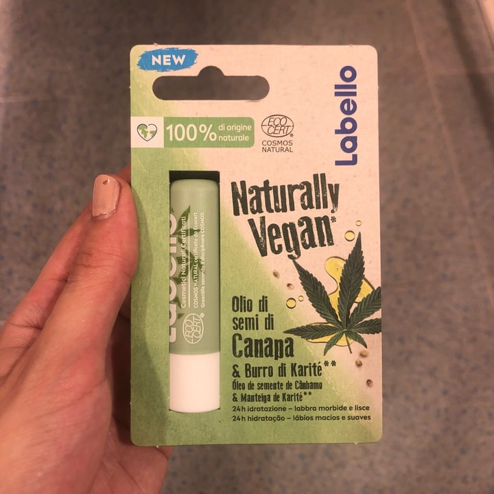 photo of Labello Naturally Vegan - Olio di canapa e burro di karitè shared by @dariadanilowska on  17 Jul 2022 - review