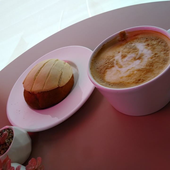 review photo of Peace of Cake Concha De Vainilla shared by @ximenapaez on 24 Apr 2021 - review