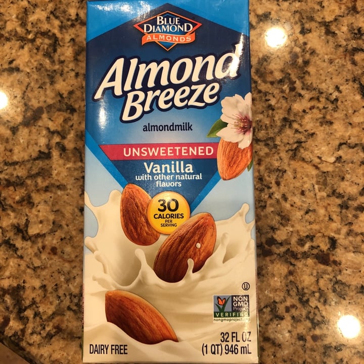photo of Blue Diamond Unsweetened Vanilla Almond Milk shared by @veganrunnersocal on  03 Aug 2020 - review