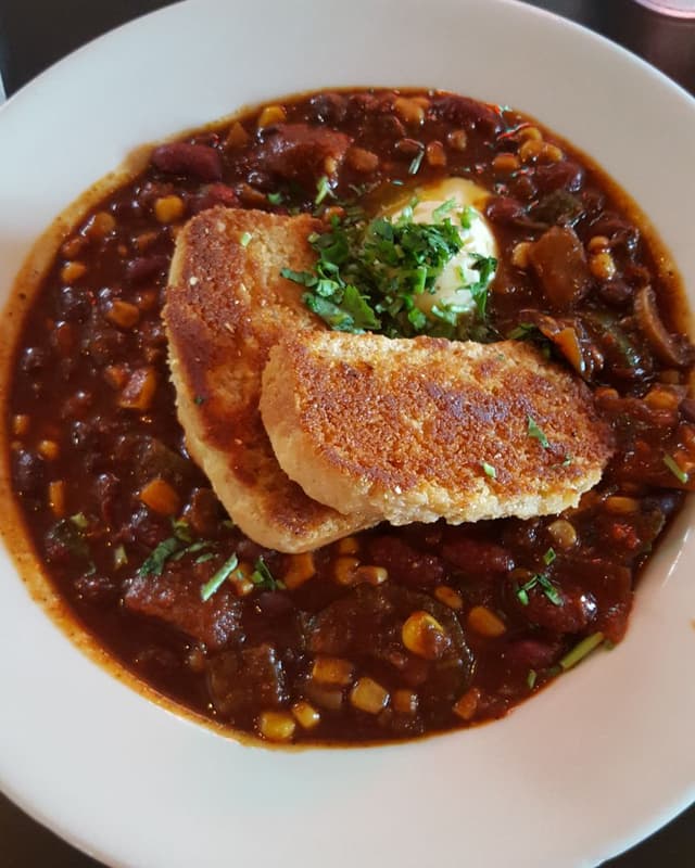 Photo of the dish “Chili & Cornbread”