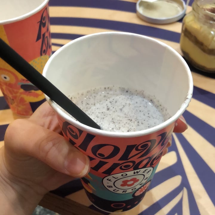 review photo of Flower Burger Milkshake Oreo shared by @greenonthebeam on 13 Jul 2022 - review