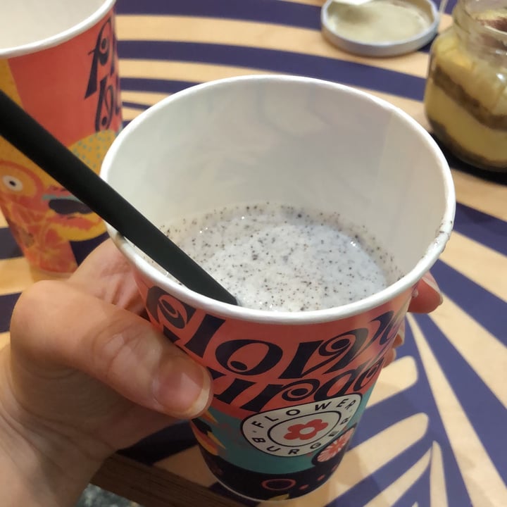 photo of Flower Burger Milkshake Oreo shared by @greenonthebeam on  13 Jul 2022 - review