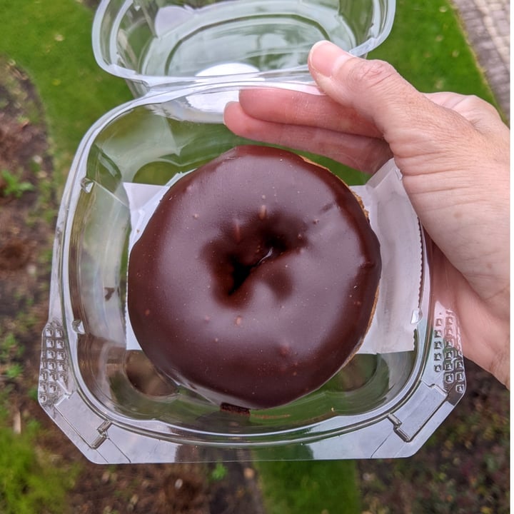 photo of Whole Foods Market Vegan Chocolate Donut shared by @veggieassassin on  22 Mar 2022 - review