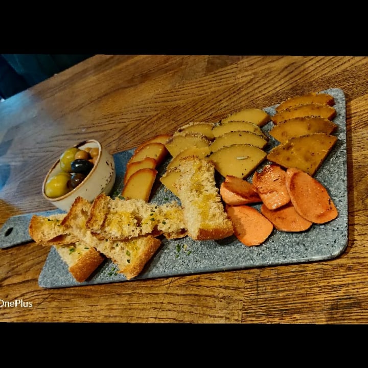 photo of Amarre Marina - Vegan food & Drinks Tabla De Quesos shared by @bernat on  20 Nov 2021 - review