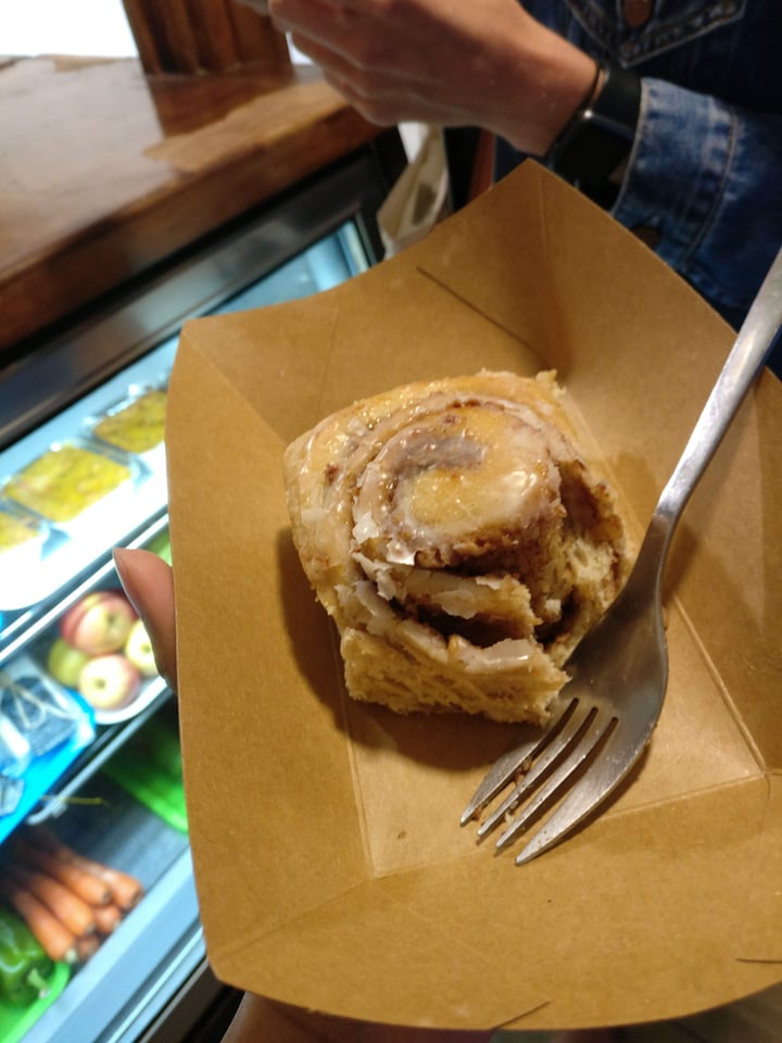 photo of Enjoy Vegan Cinnamon Roll shared by @samyuktakartik on  27 Oct 2018 - review