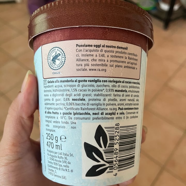 review photo of Vemondo Gelato Alla Vaniglia Cioccolato e Nocciola shared by @elisalu on 19 Jul 2022 - review