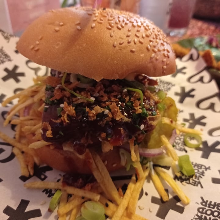 photo of Vegan Junk Food Bar Heppi ribs burger shared by @albetty on  18 Apr 2022 - review