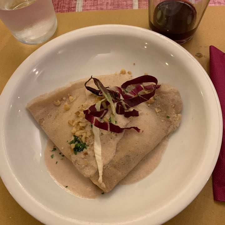 review photo of Osteria di Filia Tempeh con salsa al curry e crespelle di castagne con radicchio e noci shared by @effel on 01 Nov 2022 - review