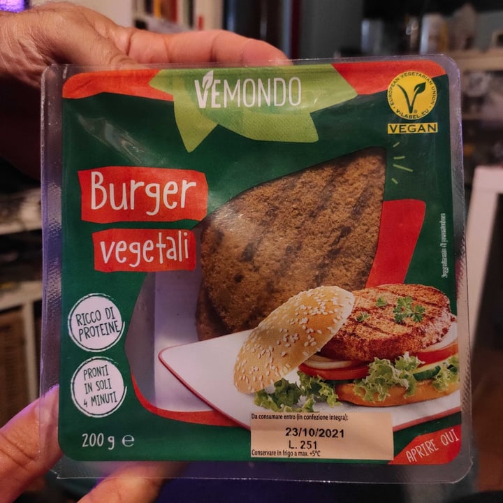 photo of Vemondo Burger vegetali shared by @myriamjaelriboldi on  12 Oct 2021 - review