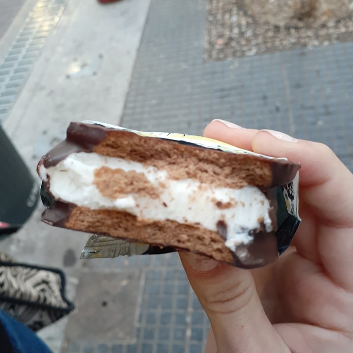 photo of Un Rincón Vegano Alfajor de Limón shared by @kukylamarque on  05 Jul 2021 - review