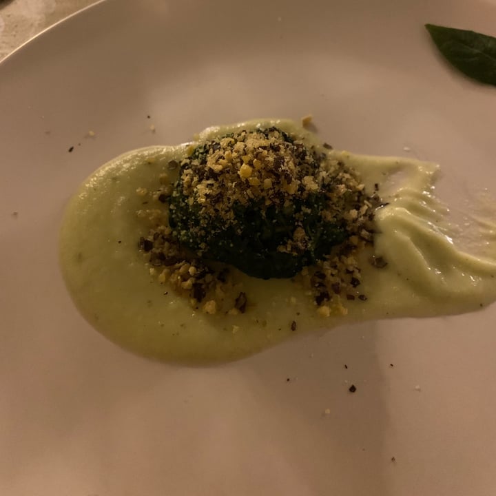 review photo of Masseria Le Carrube Bocconcino Di Cicoria Tostata, Crema Di Mentuccia E Ceci Neri shared by @saralauriola on 19 Aug 2022 - review
