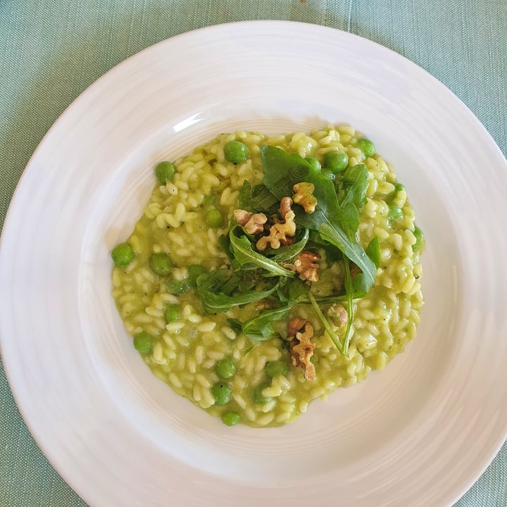 review photo of Polisena L'Altro Agriturismo Risotto Carnaroli Mantecato Alla Crema Di Piselli Freschi, Rucola Selvatica E Noci shared by @panzerik on 21 Apr 2022 - review