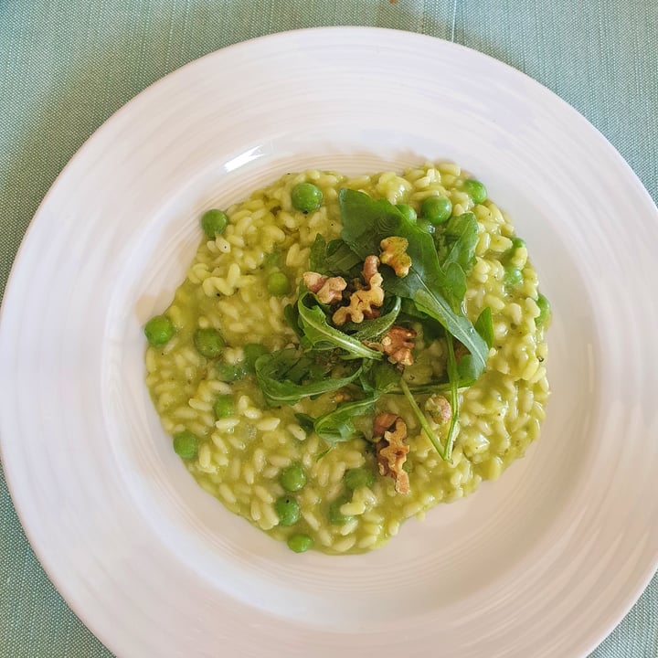 photo of Polisena L'Altro Agriturismo Risotto Carnaroli Mantecato Alla Crema Di Piselli Freschi, Rucola Selvatica E Noci shared by @panzerik on  21 Apr 2022 - review