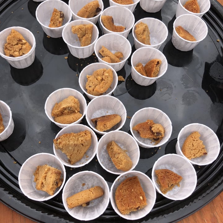 review photo of Uncle Eddie’s Vegan Peanut Butter Chocolate Chip Cookies shared by @dshlik2 on 15 May 2021 - review