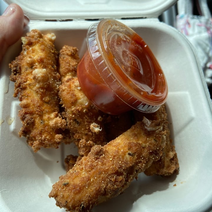photo of Imagine Vegan Cafe Mozzarella Sticks shared by @leahhastings on  04 Aug 2020 - review