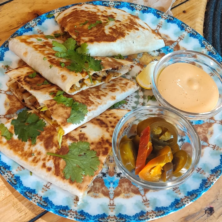 photo of Amarre Marina - Vegan food & Drinks Chick quesadillas shared by @gitaneta on  04 Oct 2022 - review