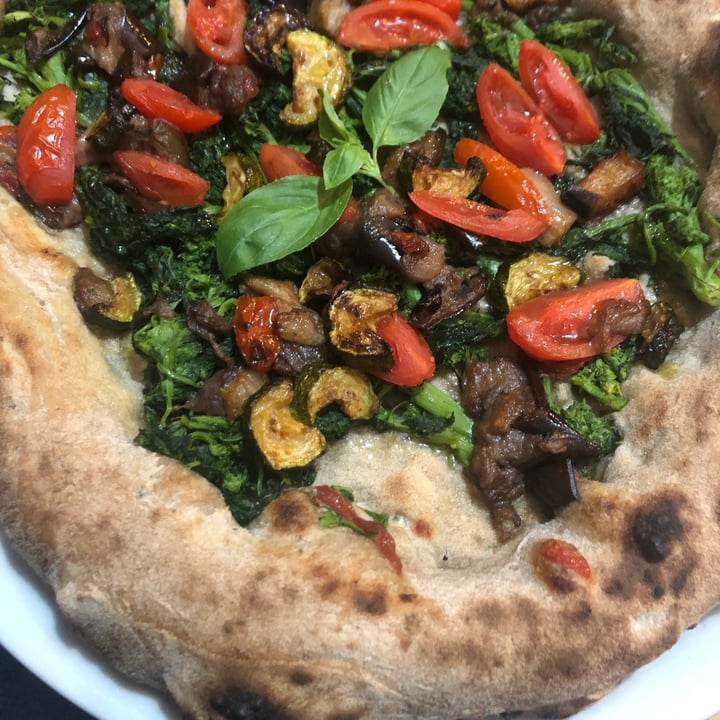 review photo of Azimut Enosteria Ristorante Pizzeria Pizza con verdure shared by @casbi on 15 Apr 2022 - review
