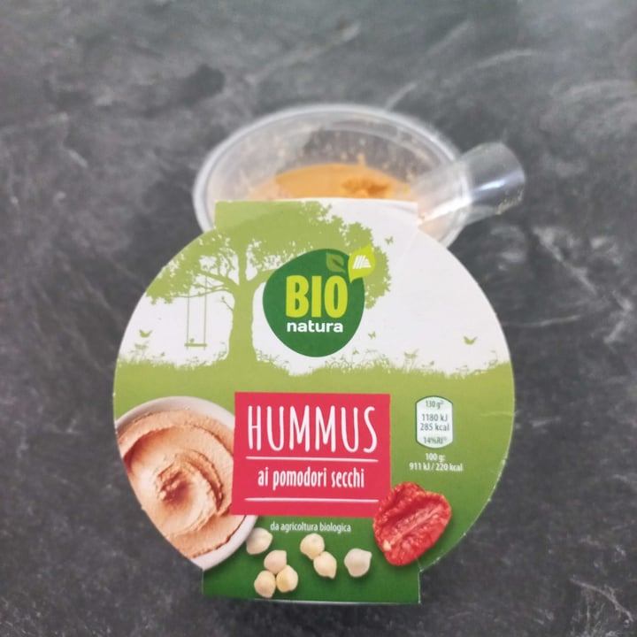 photo of Bio Natura Hummus ai Pomodori Secchi shared by @paolaf on  18 Jun 2022 - review
