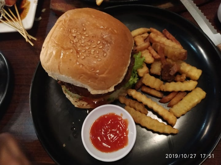 photo of De Loving Heart De Loving Heart Sign BBQ Burger Set shared by @avosourdough on  27 Oct 2019 - review