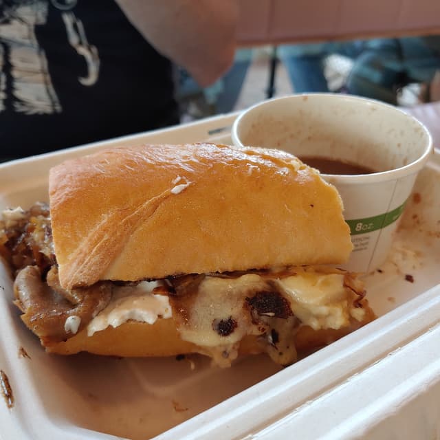 Foto del piatto “French Dip Sandwich”