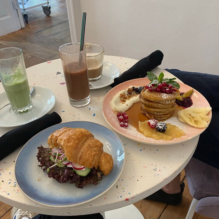 photo of Greenfinch Pancake with berries shared by @isa85 on  06 Dec 2020 - review