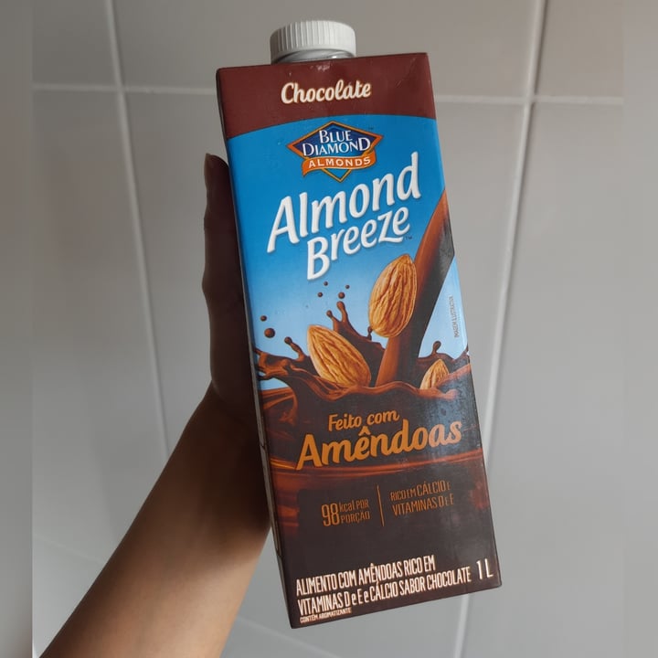 photo of blue diamond almonds Almond Breeze Chocolate shared by @lorenneves on  27 Sep 2022 - review