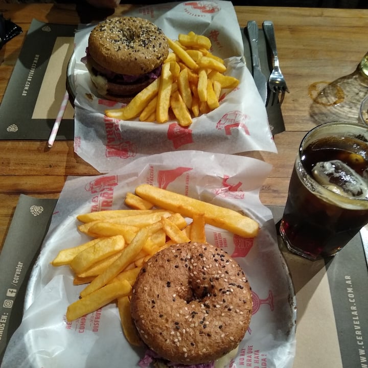 review photo of Cervelar Ramos Mejía Not Burguer. Tiene Pan Vegano, Mayonesa Not, Tomate, Hamburguesa De Not Carne Y Repollo Finito Cortado shared by @eluana on 03 Aug 2021 - review