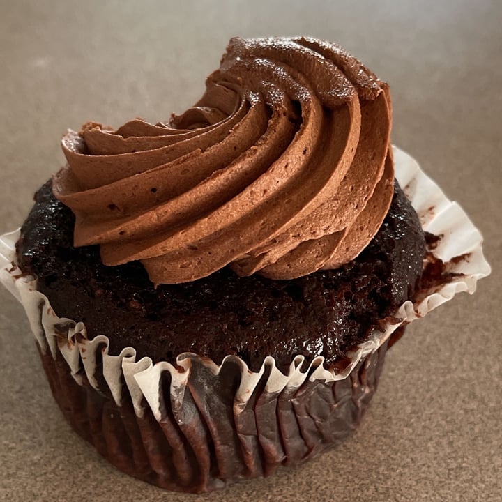 review photo of Just Desserts San Francisco Vegan Chocolate Midnight Cake shared by @hahagiggles on 05 Jul 2022 - review