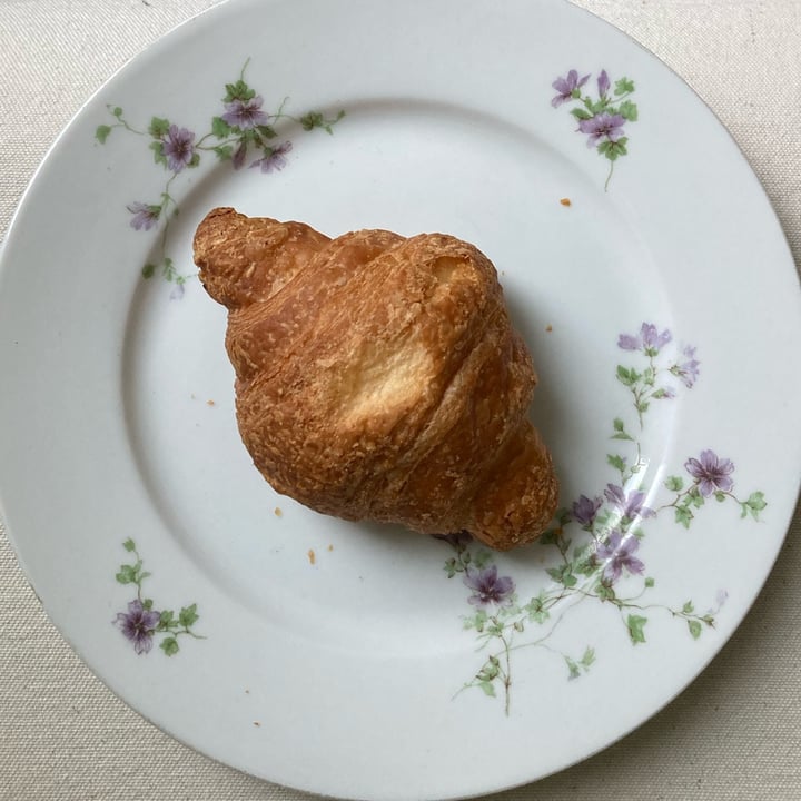 photo of Land&Monkeys Amsterdam croissant shared by @greenp on  25 Sep 2022 - review