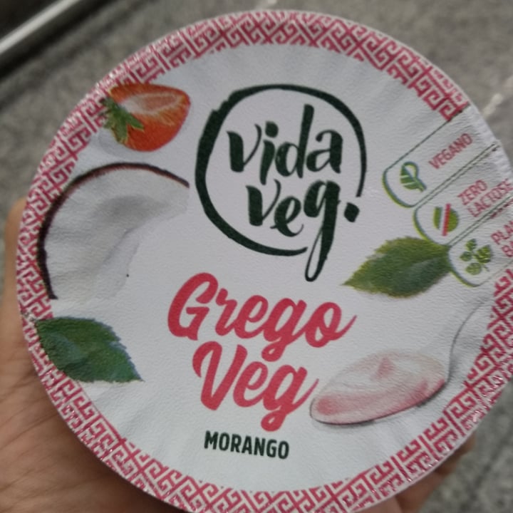 photo of Vida Veg iogurte grego de morango shared by @alezs on  09 May 2022 - review