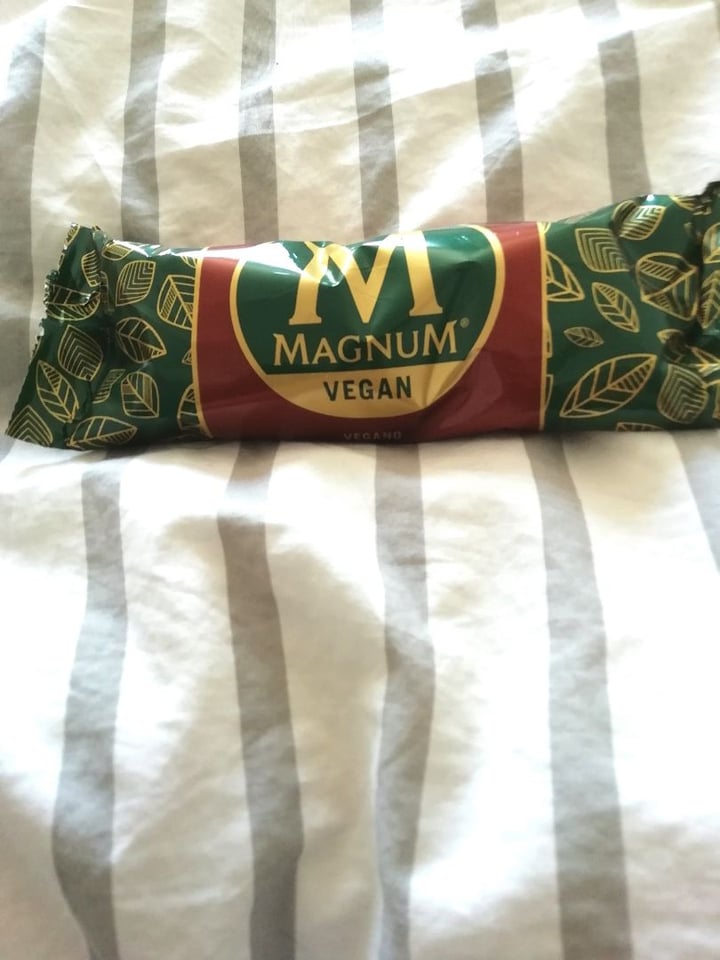 photo of Magnum Magnum Vegan Almond shared by @marafox on  08 Apr 2020 - review
