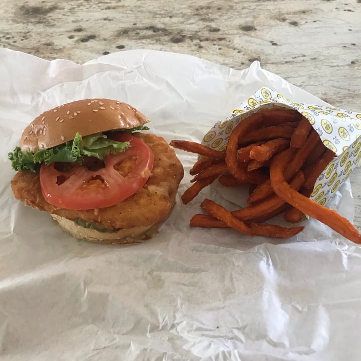 photo of STALK & SPADE Crispy Southwest Chick'n Sandwich shared by @dianna on  26 Jul 2021 - review