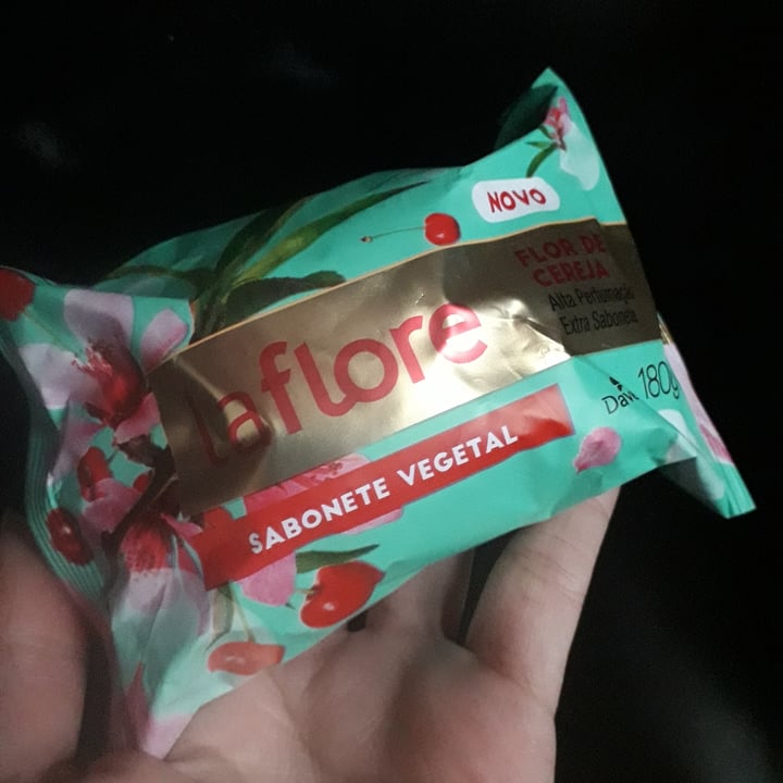 photo of La flore Sabonete Vegetal La Flore shared by @jessydemoraes on  17 Jul 2021 - review