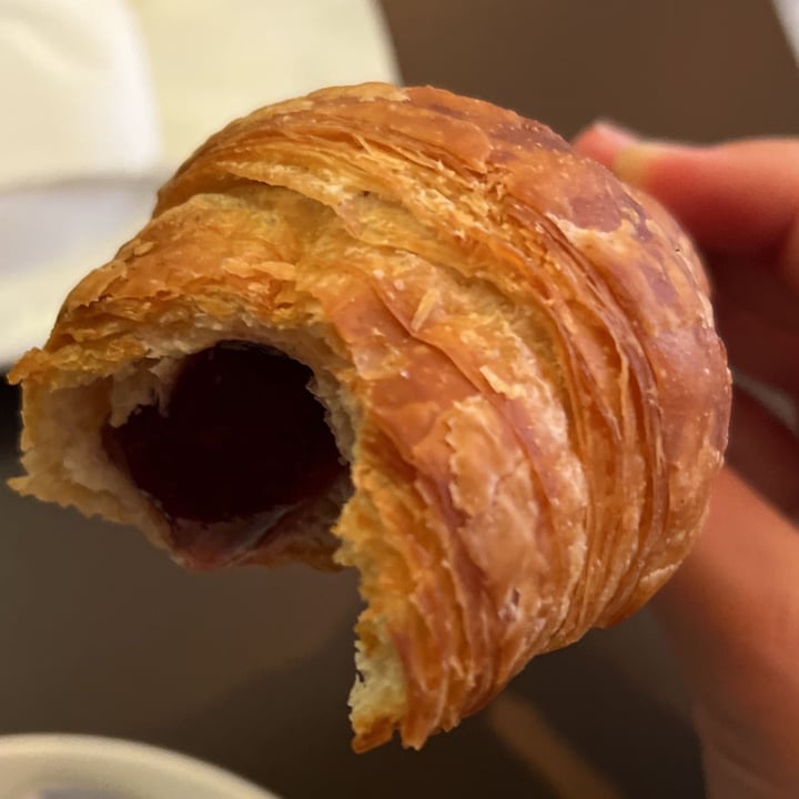 photo of Piaceri al Cubo Brioche vegana con marmellata al lampone shared by @annaberardengo on  20 Apr 2022 - review