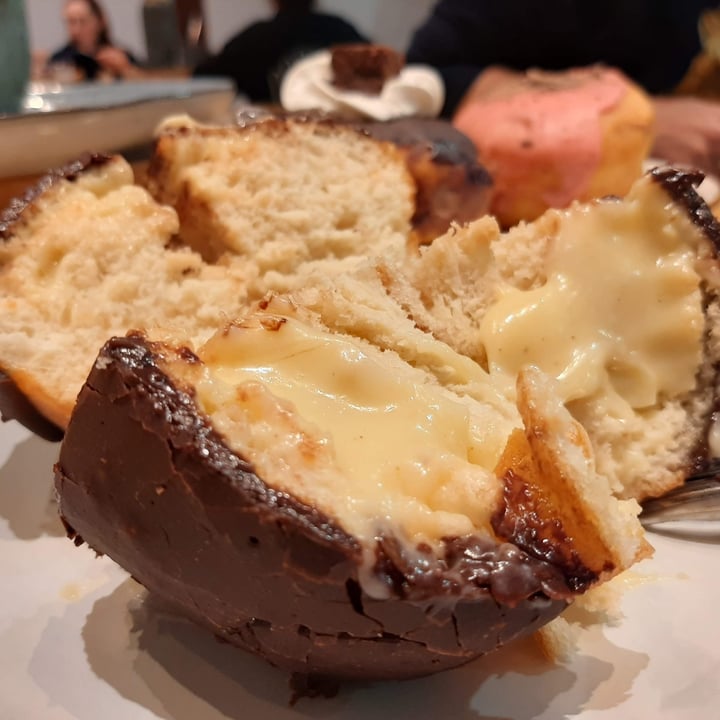 photo of Delish Vegan Doughnuts Boston Cream shared by @madridvegano on  10 Sep 2020 - review