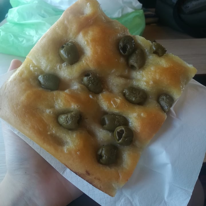 photo of Bakery Rizzoli Marcello focaccia alle olive shared by @catodo on  10 Aug 2022 - review