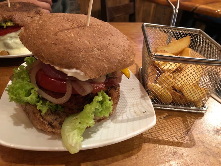 review photo of RestoBar Katako Hamburguesa Suculenta shared by @katyaguayo on 07 Feb 2020 - review