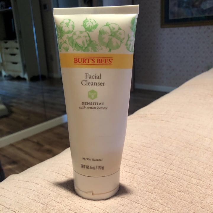 photo of Burt’s Bees Facial Cleanser for Sensitive Skin shared by @marcisimon on  15 Aug 2019 - review