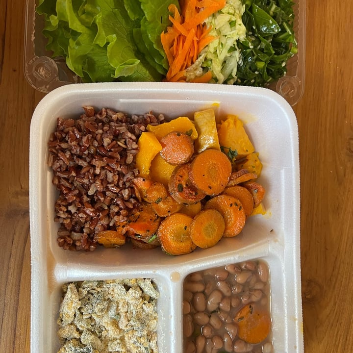 review photo of Simples e Natural Arroz, feijão, farofa, legumes e salada shared by @paulapaze on 11 May 2022 - review